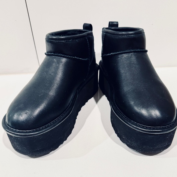 UGG WOMEN'S ULTRA MINI PLATFORM LEATHER SHEARLING LINED ANKLE BOOTS BLACK size 6 - Picture 11 of 14
